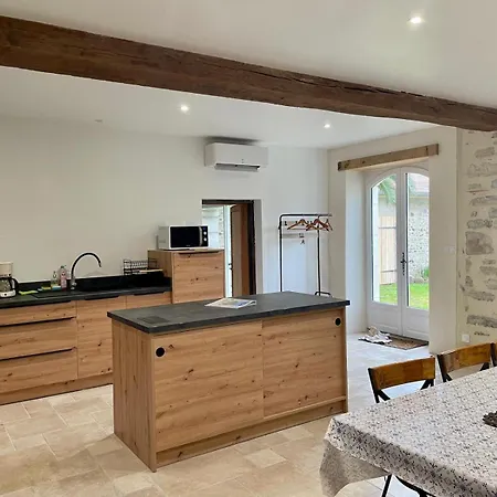 Vakantiehuis Hourquebie-demeure De Charme Entierement Renovee A 2 Min De La Riviere-entre Et Montagne Saint-Gladie-Arrive-Munein