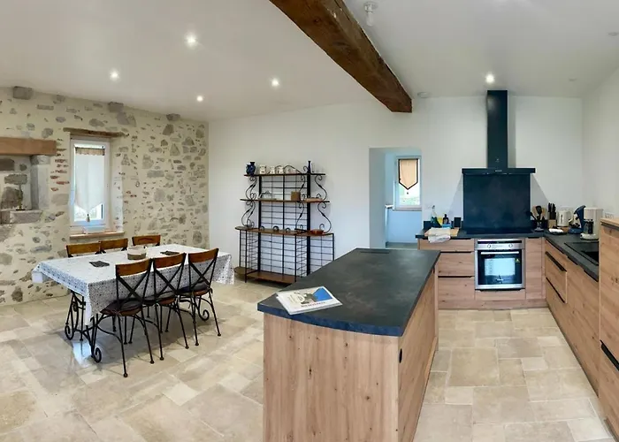 Semesterbostad Hourquebie-demeure De Charme Entierement Renovee A 2 Min De La Riviere-entre Et Montagne Saint-Gladie-Arrive-Munein