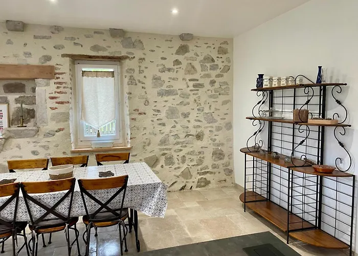 Semesterbostad Hourquebie-demeure De Charme Entierement Renovee A 2 Min De La Riviere-entre Et Montagne Saint-Gladie-Arrive-Munein